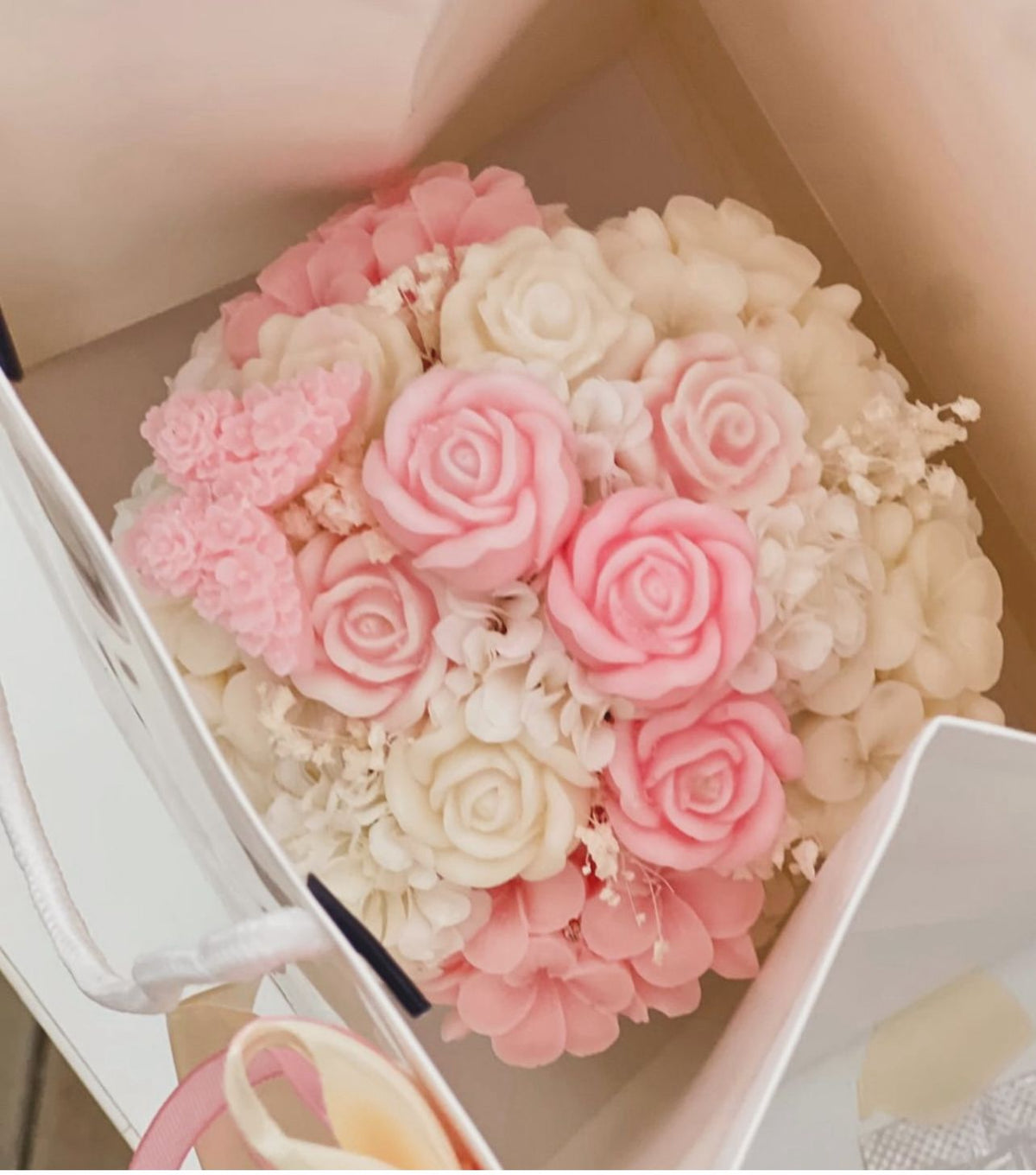 Bouquet Romantic Pink – Fiori Artigianali in Rosa e Avorio